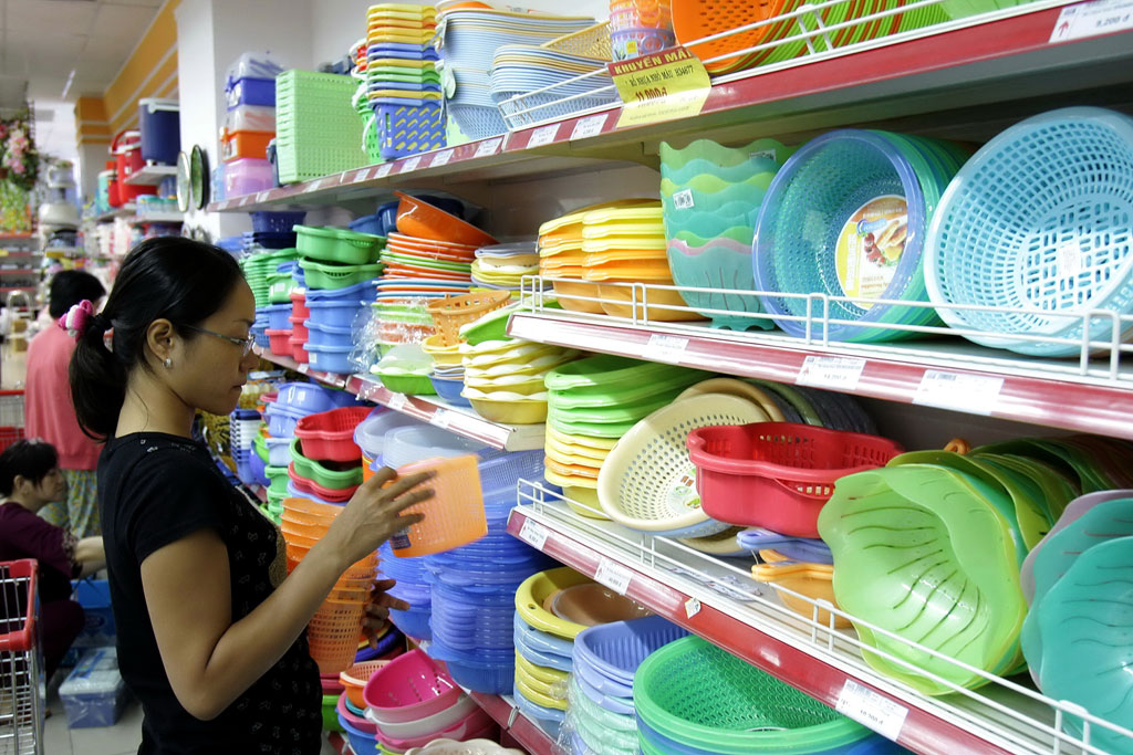 Sản phẩm nhựa VN phải cạnh tranh quyết liệt ngay trên sân nhà  /// Ảnh: Đào Ngọc Thạch
