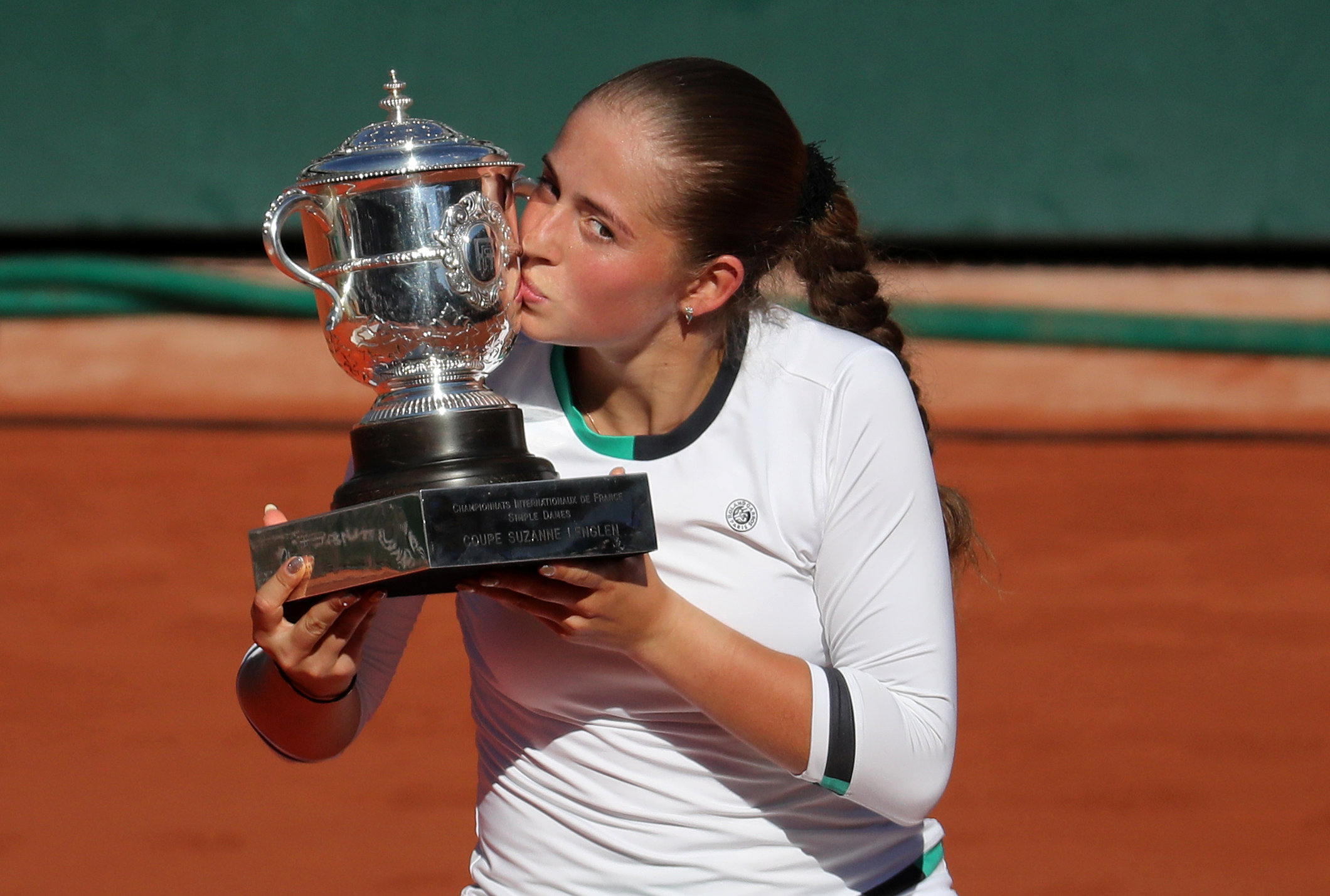 Ostapenko bất ngờ đăng quang Pháp mở rộng /// Reuters