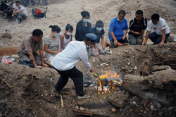Trung Quốc tổ chức quốc tang nạn nhân lở đất