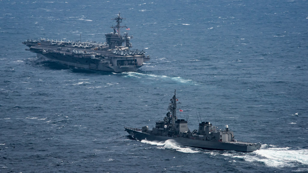 Tàu chiến Nhật và tàu sân bay Mỹ Carl Vinson tập trận hồi tháng 3.2017 ở biển Hoa Đông /// Ảnh: US Navy