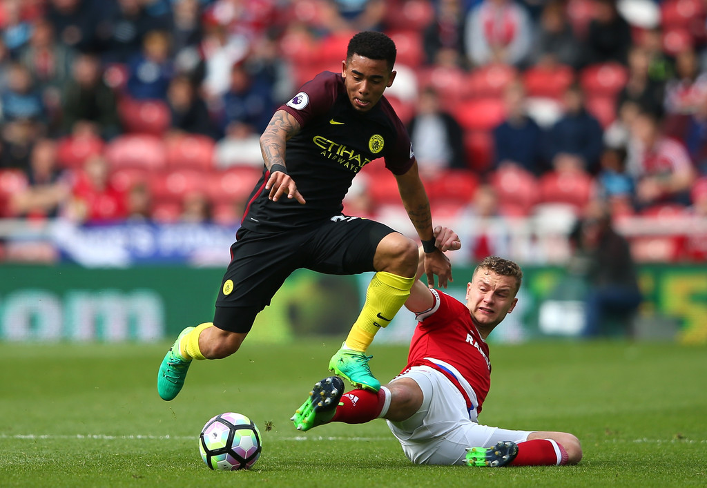 Tiền đạo Gabriel Jesus (trái) đã trở lại rất kịp thời để thay thế cho Sergio Aguero /// AFP