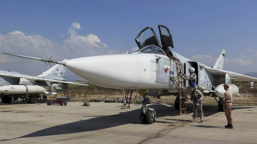 Chiến đấu cơ Su-24 của Không quân Nga tại căn cứ Hmeymim, Syria /// Reuters