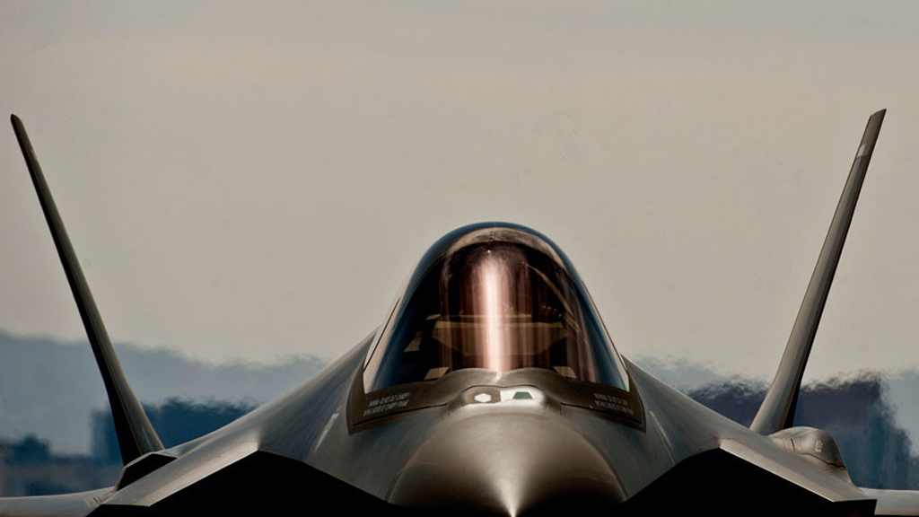 Chiến đấu cơ tàng hình F-35 của Mỹ, quốc gia có chi tiêu quân sự lớn nhất thế giới /// Reuters