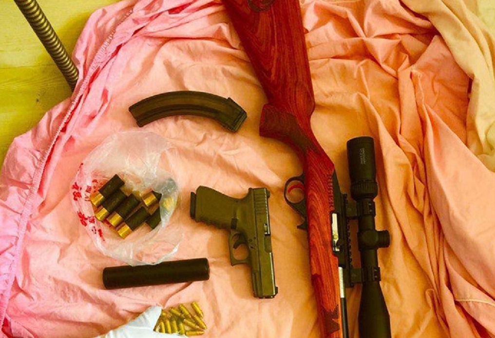 Một số vũ khí bị tịch thu trong chiến dịch truy quét mạng lưới buôn bán vũ khí ở Trung Quốc /// Chụp từ màn hình News.gxnews.com.cn