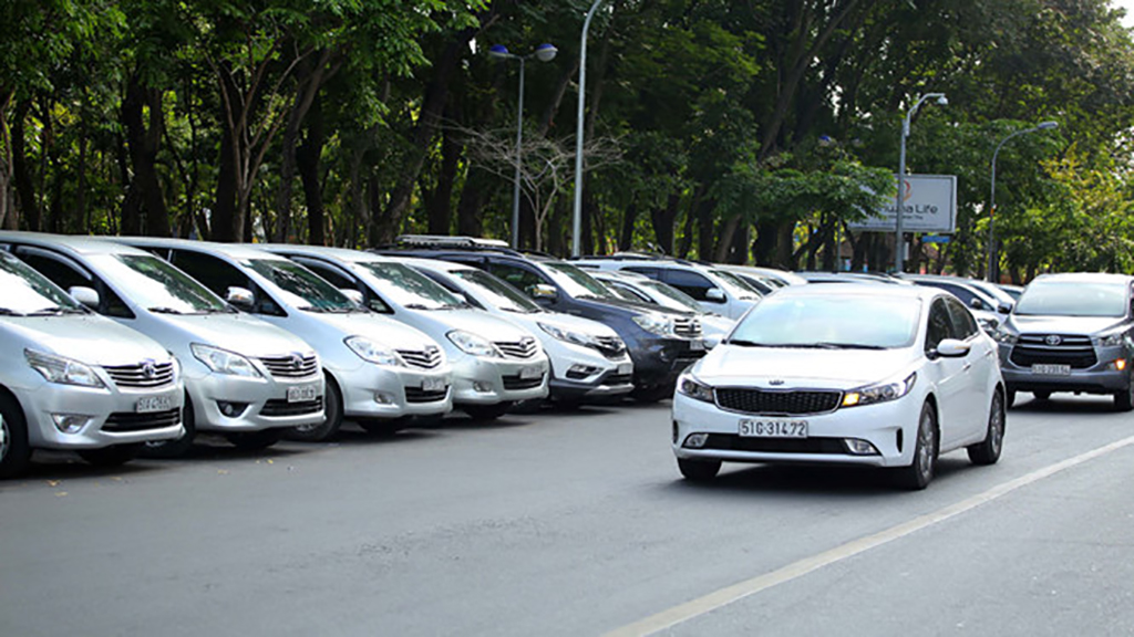 Không có chuyện phí trước bạ xe hơi tăng 50%